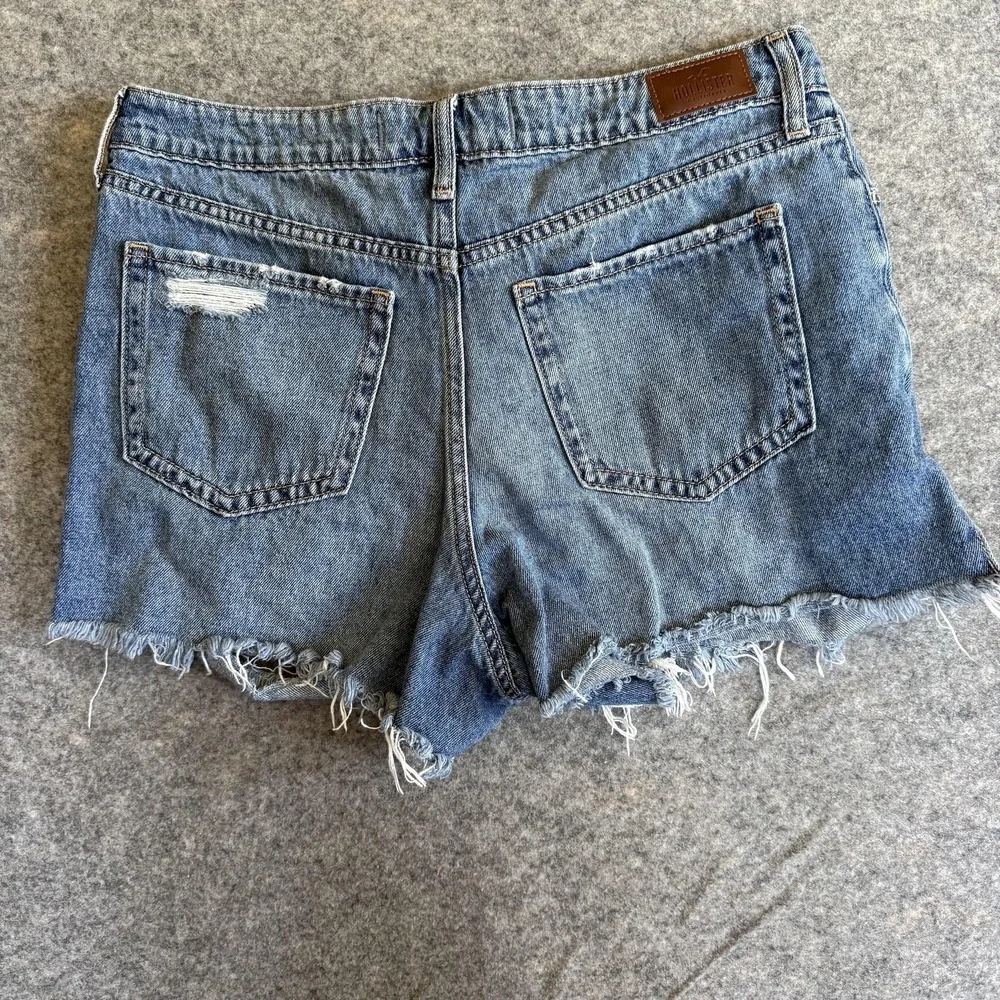 Hollister Shorts Womens 13 W31‎ Ultra High-Rise Vintage Relaxed Distressed Denim